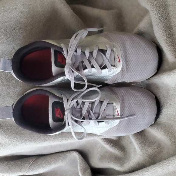 Nike Air Max Tavas Women's, 916791-003 - Picture 2 of 8